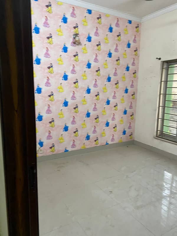4 marla upper portion for rent in Zaheer villas main college road Lahore 4