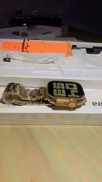 Z76 Ultra Golden Smart Watch | Metal Dual Strap | Big Dosplay 1
