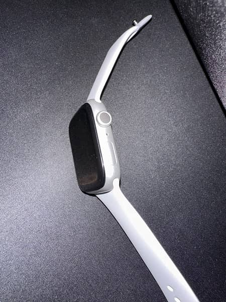 Apple Watch Series 8 45mm Silver 10/10 Cond. 6 months warranty complte 3