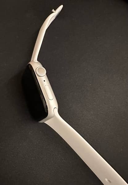 Apple Watch Series 8 45mm Silver 10/10 Cond. 6 months warranty complte 5
