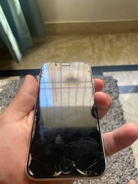 sealled IPhone SE  imported non PTA fully genuine 7