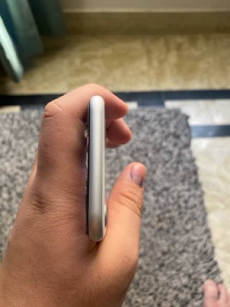 sealled IPhone SE  imported non PTA fully genuine 10