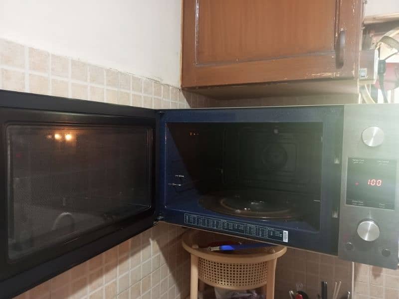 Samsung  Microwave Oven, With Sensor Cook Technology and Steam Clean, 4