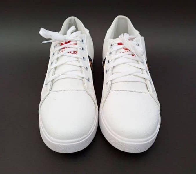 New white sneakers for men and women 1