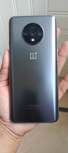 OnePlus 7T (Cracked Glass)