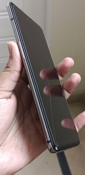 OnePlus 7T (Cracked Glass) 1