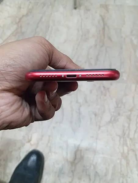 Apple iPhone XR 64GB RED (PRODUCT) 3
