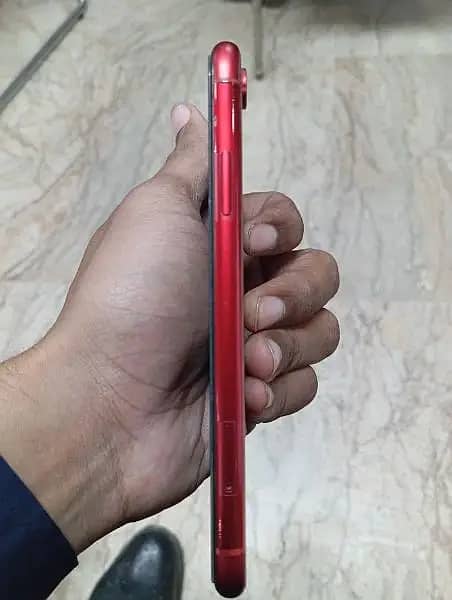 Apple iPhone XR 64GB RED (PRODUCT) 4