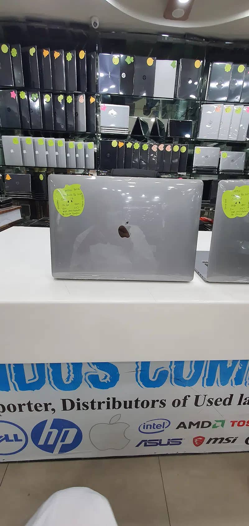 Macbook Pro 2019 16'inches with Retina Display Touchbar for sale 12