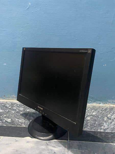 Computer Lcd. viewsonic. 
19 inches display. Good Condition. 2