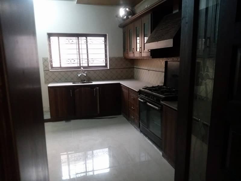 Facing Park 1 kanal Beautiful upper portion for rent in DHA Phase 3, Z Block Lahore 8
