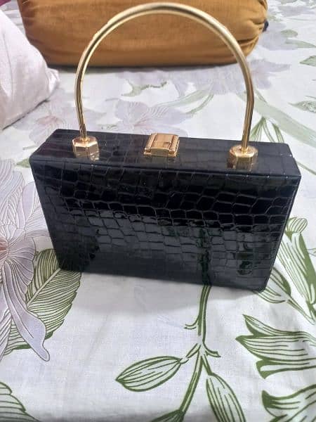 new black bag with chain 1