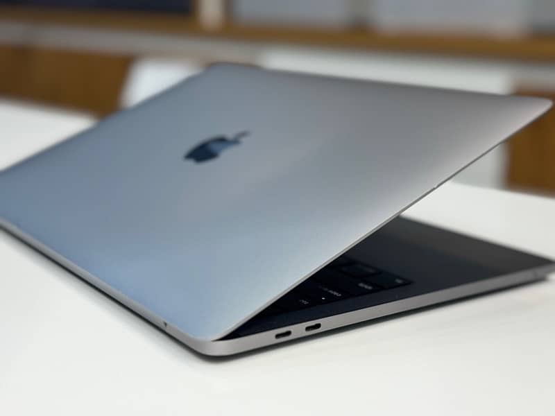 Apple macbook Pro 2019 !! 16Gb -1TB Storage Core i5 Quad 2.4Ghz 4