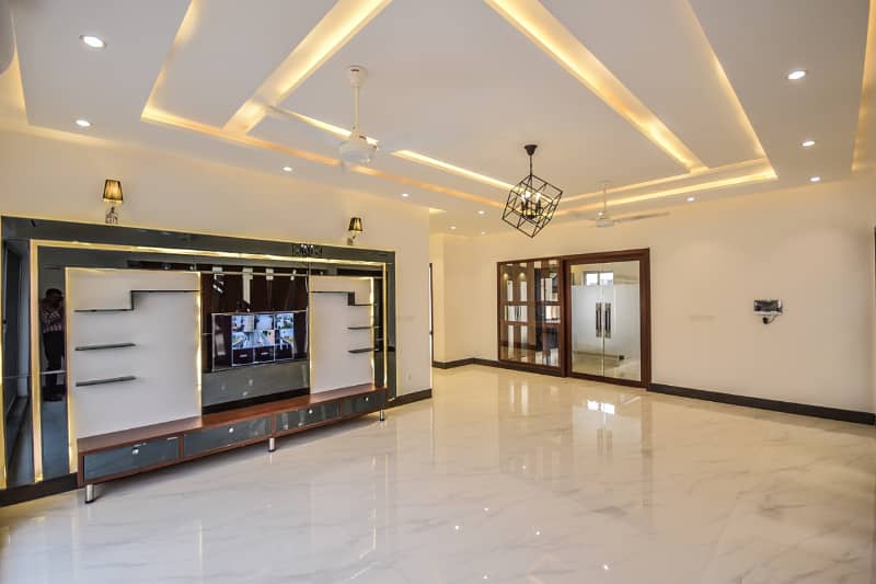 1 Kanal Most Luxury House With Basement Available 8