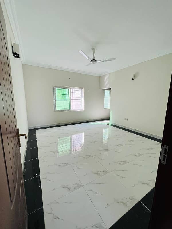 At Very Luxury Place 350 Sq Yards House For Sale 9