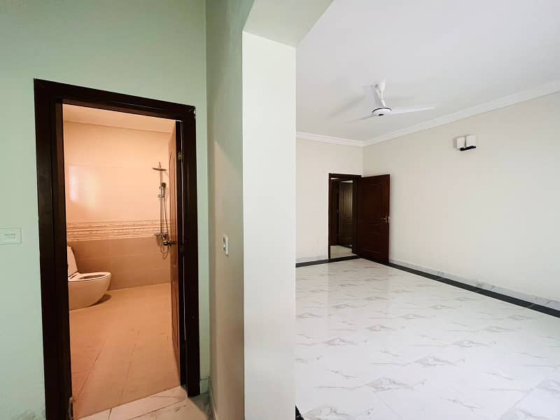 At Very Luxury Place 350 Sq Yards House For Sale 10
