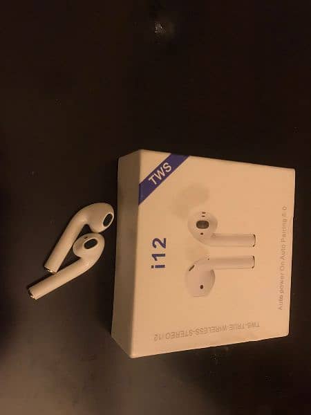airpods i12 bearly used just one day opened no issue 1