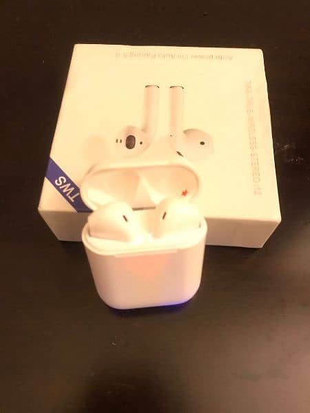 airpods i12 bearly used just one day opened no issue 2
