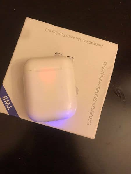 airpods i12 bearly used just one day opened no issue 4