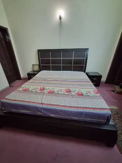 Bed set, King size and side tables 0