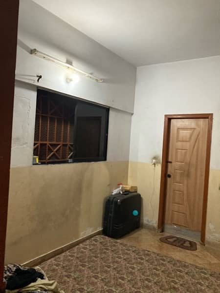 Nazimabad no2 nearmainroad Prime location luxury apartmentground floor 2