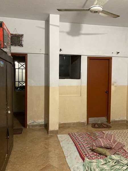 Nazimabad no2 nearmainroad Prime location luxury apartmentground floor 7