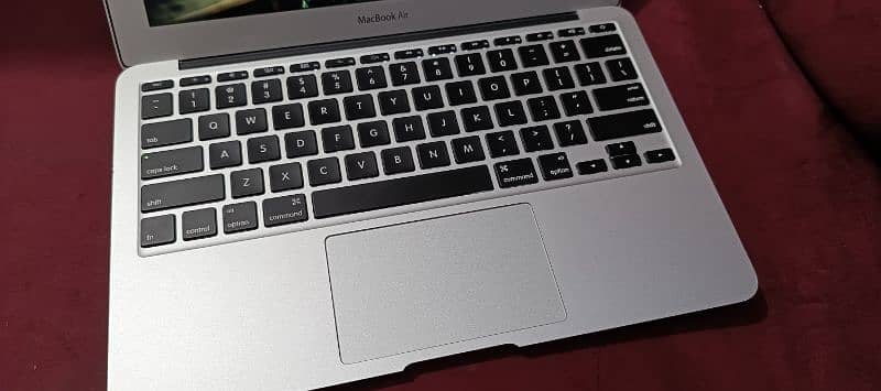 Fresh Import! MacBook Air (2013) i5 - Sleek and Powerful 3