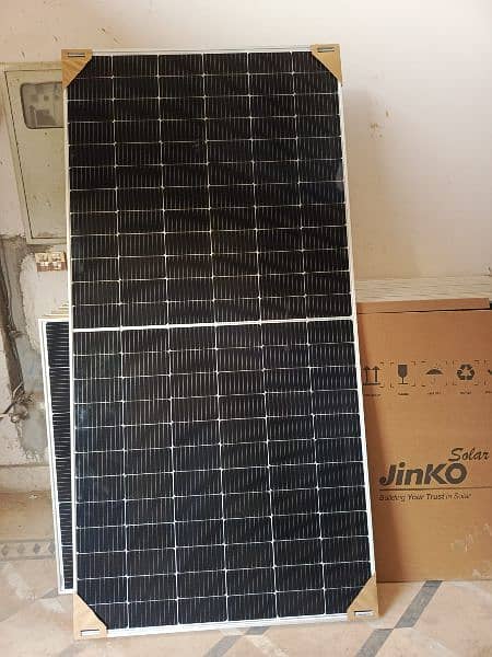 Jinko555/585 watts solar panels 100% original  0322 2945766 5