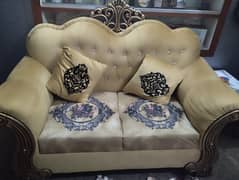 Gud condition sofa set used.