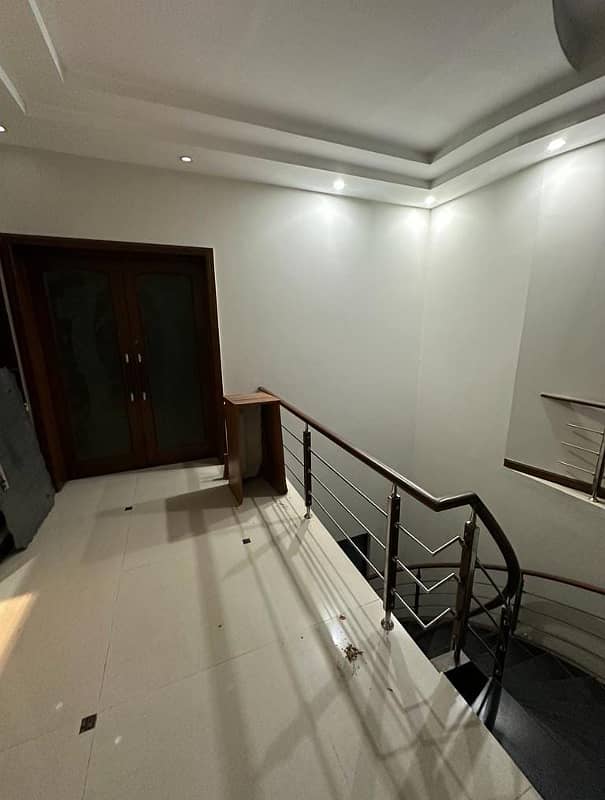 1 kanal Upper Portion Available For Rent In DHA Phase 4 Lahore Near Park 1