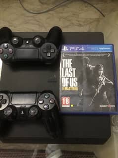 PS4 1TB with two controllers and one Game 0