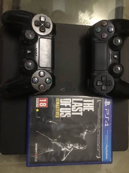 PS4 1TB with two controllers and one Game 1