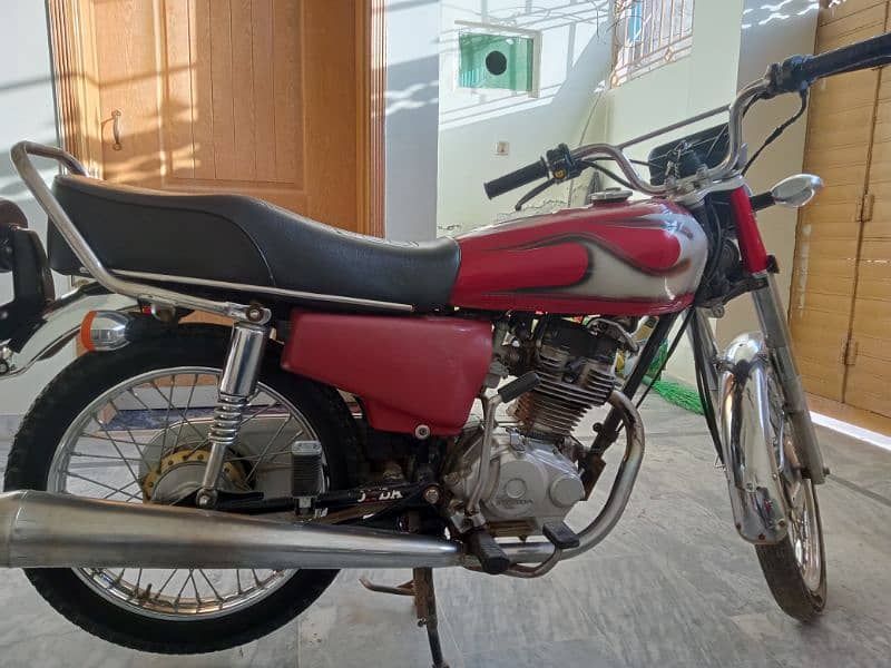HONDA 125 2018 WITH GOLDEN NUMBER 1