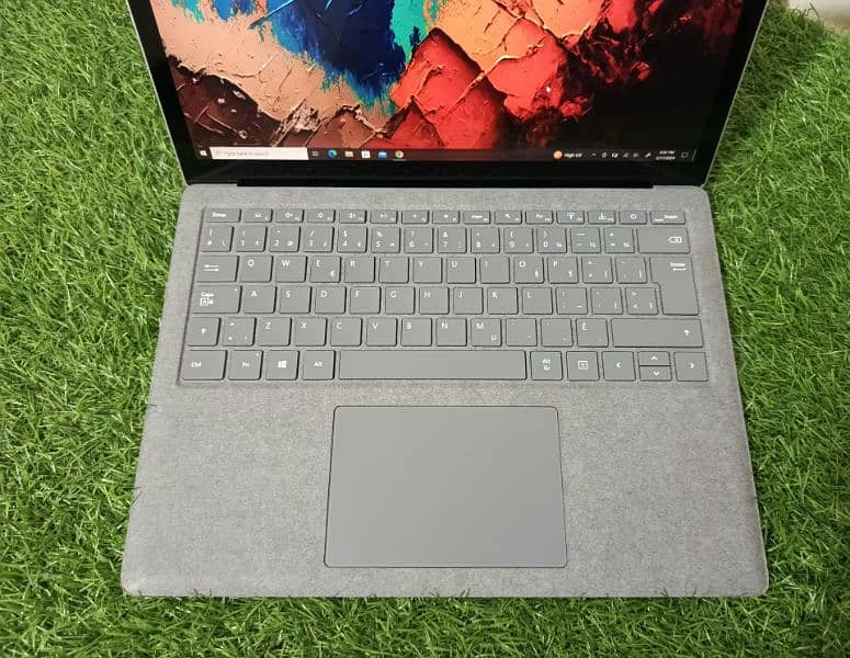 Surface Laptop 3 i5 10th Gen 16GB 256GB 2K Touch display 4