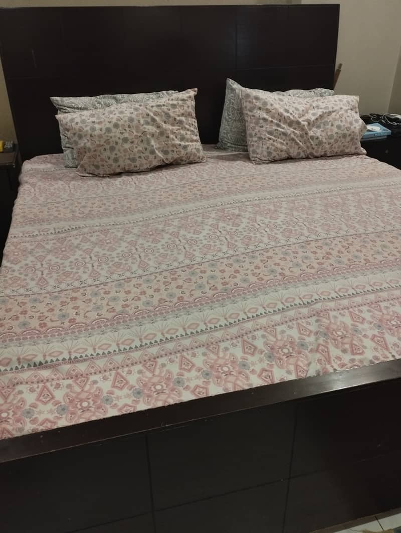 Queen size bed is available for sale 2