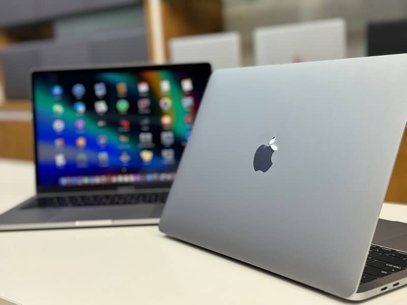 Apple macbook 2019 !! Core i5 8GB-128Gb Storage 4