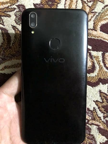 VIVO Y8 phone 2