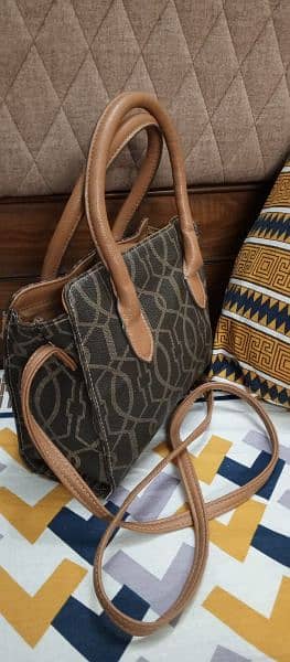 Hand bags available in very good condition 4