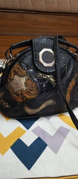 Hand bags available in very good condition 6