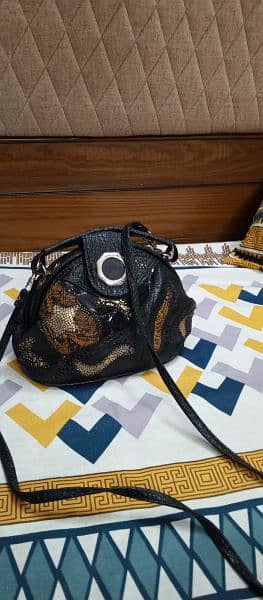 Hand bags available in very good condition 7