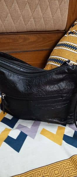 Hand bags available in very good condition 14