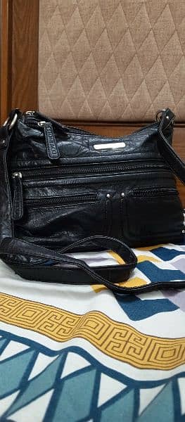 Hand bags available in very good condition 19