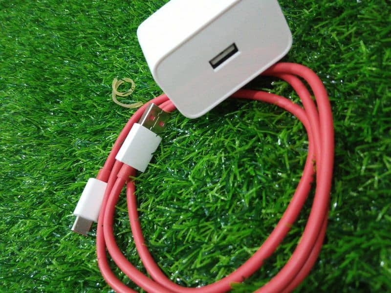 Dash oneplus 10pro Charger and Cable 80watt original box pulled 3