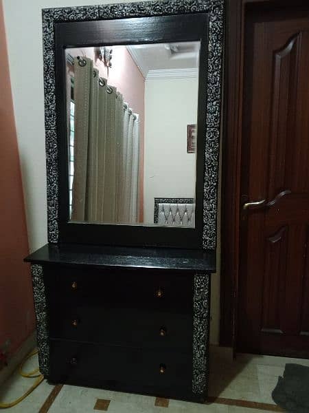 Bed & Dressing Table for sale 1