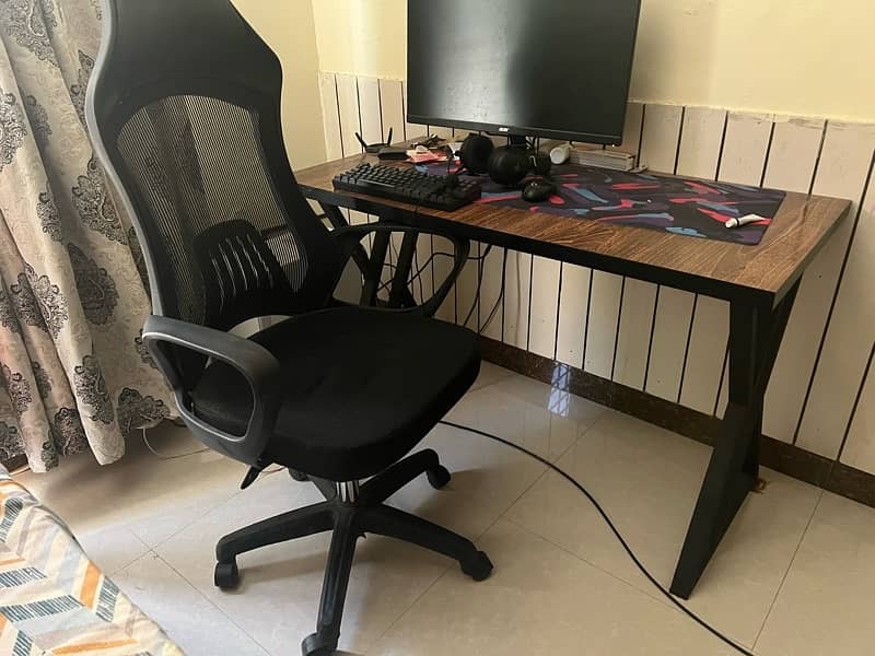 computer table with chair (both together not selling separately) 1