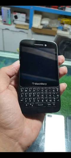 BlackBerry Q5 4G 0