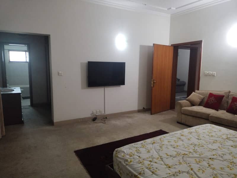 ONLY FOR SHORT TERM FULLY FURNISHED 2 KANAL HOUSE. 33