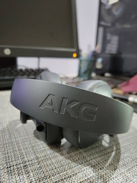 AKG K 361 Headphones 1