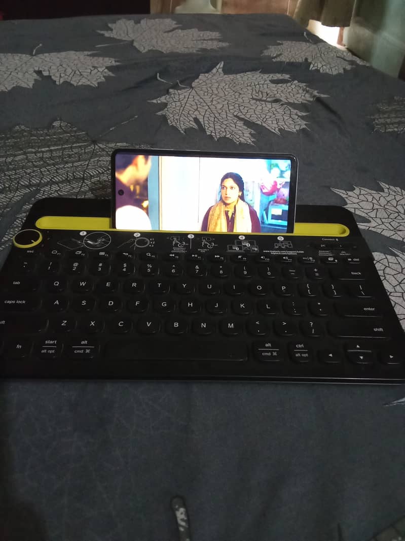 Logitech K480 Bluetooth Multi-Device Wireless Keyboard. 3