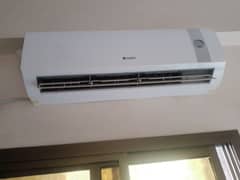 Ac 1.5ton Ac in white colour Ac slightly useld 9 month used Ac